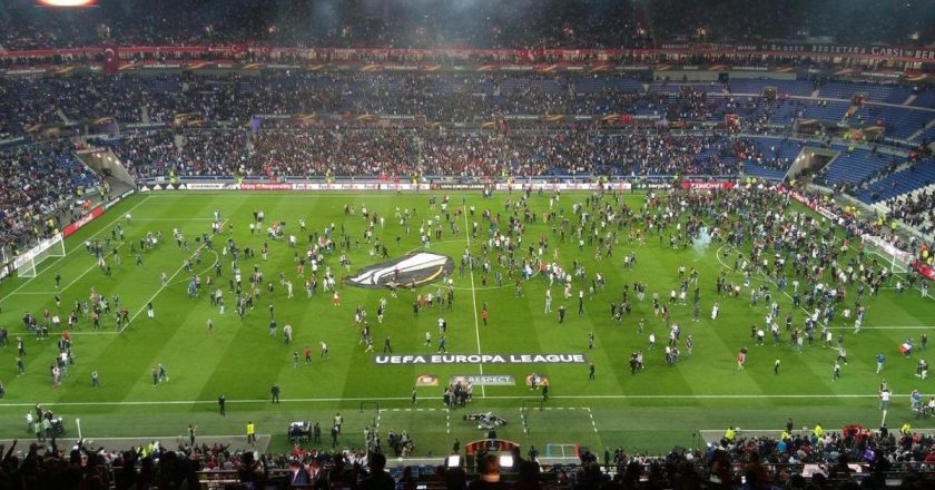 Beşiktaş'tan Lyon açıklaması! taraftarlar stadyumda