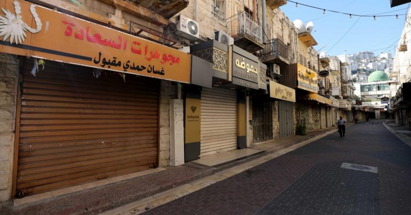 İsrail, iki yıldır kuşatma altında olan Nablus şehrini “devasa bir hapishaneye” dönüştürdü