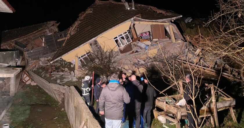 Sinop’ta Heyelan: 2 tuzağa düşmüş insan isteniyor