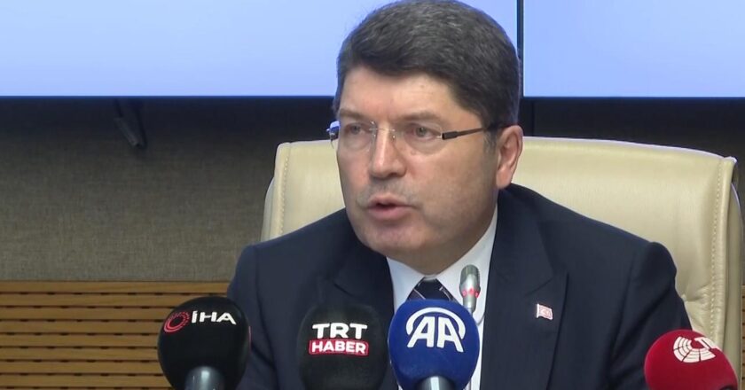 “Mahmut Tanal, bilgilendirmiş olsaydı onu bakanlığa davet ederdim”