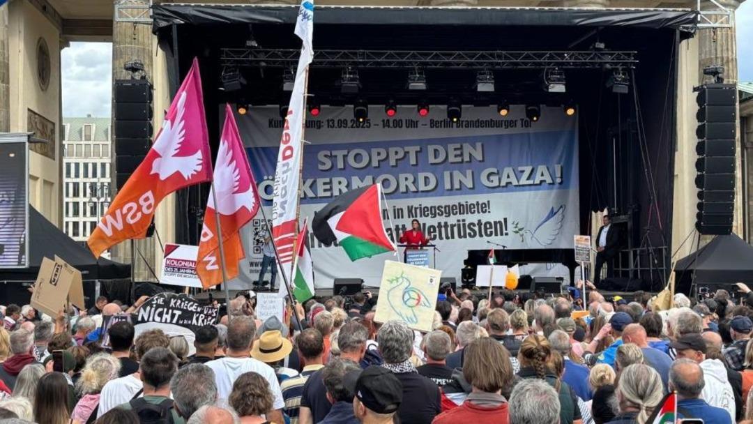 Berlin'de binlerce insan 