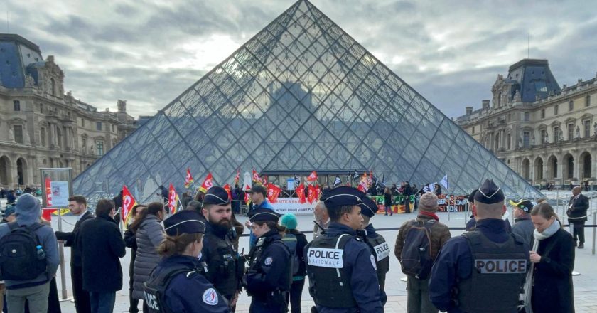 Tarihi eserlerin çalındığı Louvre Müzesi için yeni güvenlik önlemleri alındı