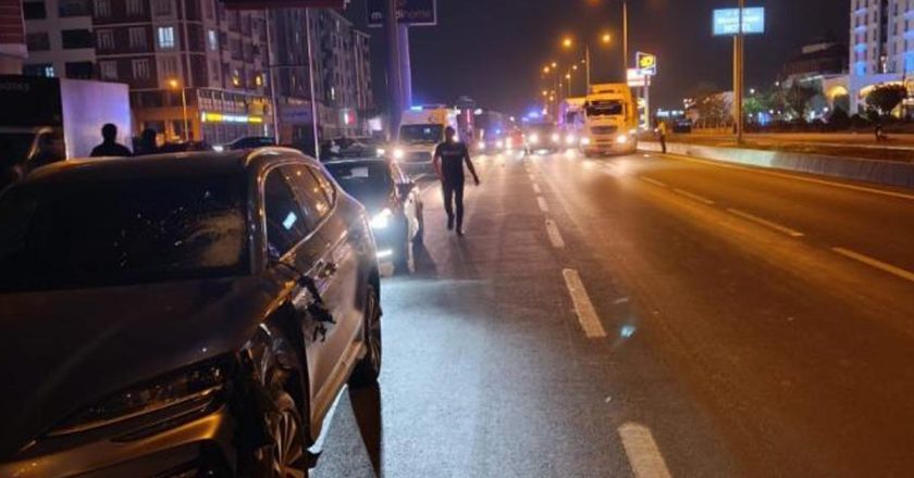 Yolun karşısına geçmeye çalışan 2 kadına otomobil çarptı: 1’i öldü, 1’i ağır yaralandı