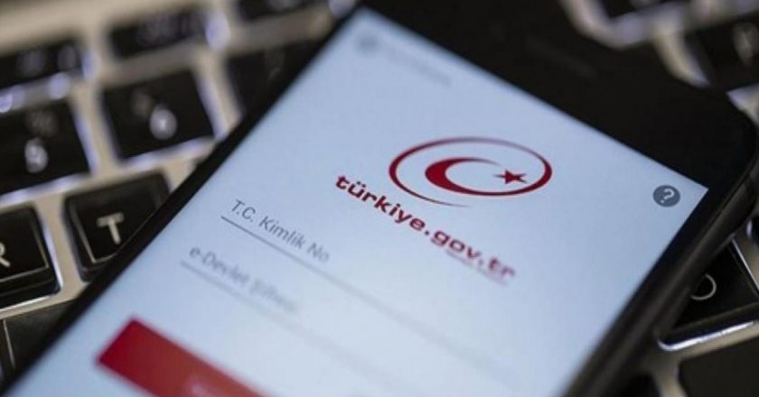 E Devlette az kişinin farkında olduğu özellikler ilgi topluyor